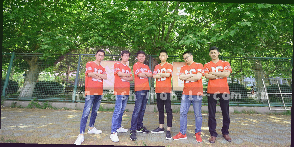 深色纸片层叠与规则线条构成的抽象图形，示意网站使用条款的适用范围与边界